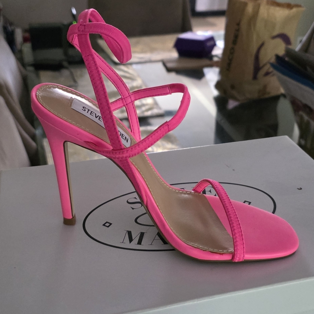 EUC Steve Madden Neon Pink Nectur Stiletto Sandal 6.5 - Valentine's Day Shoe